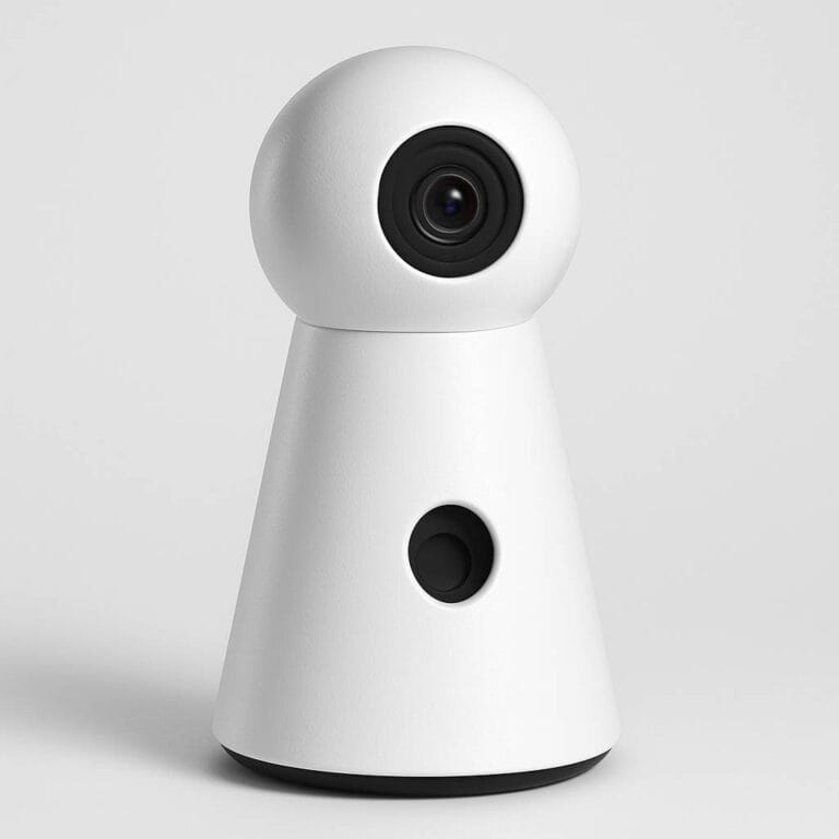 Smart pet camera with treat dispenser and live video capability. quiryk gift ideas